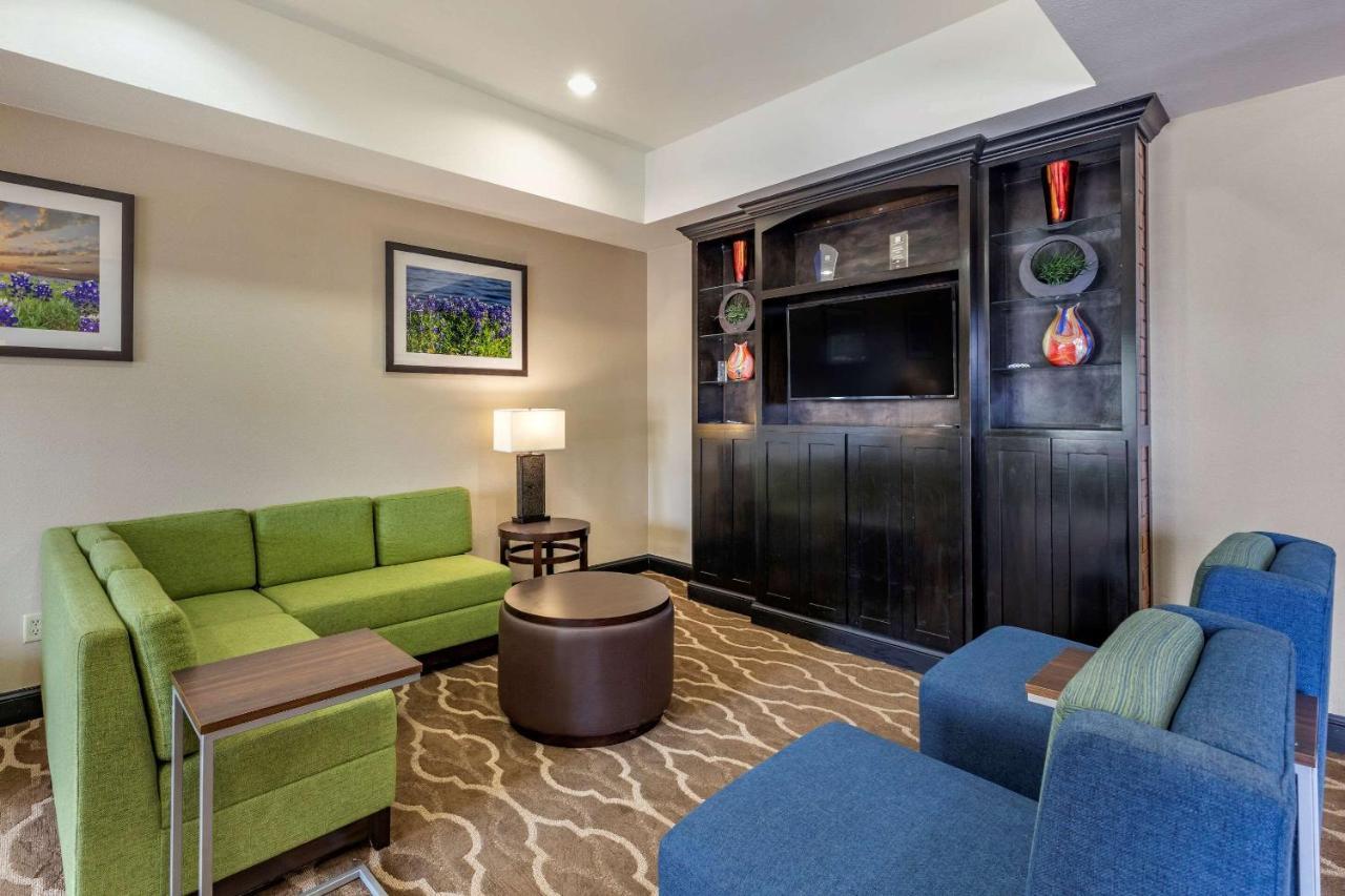 Comfort Inn & Suites Париж Екстериор снимка